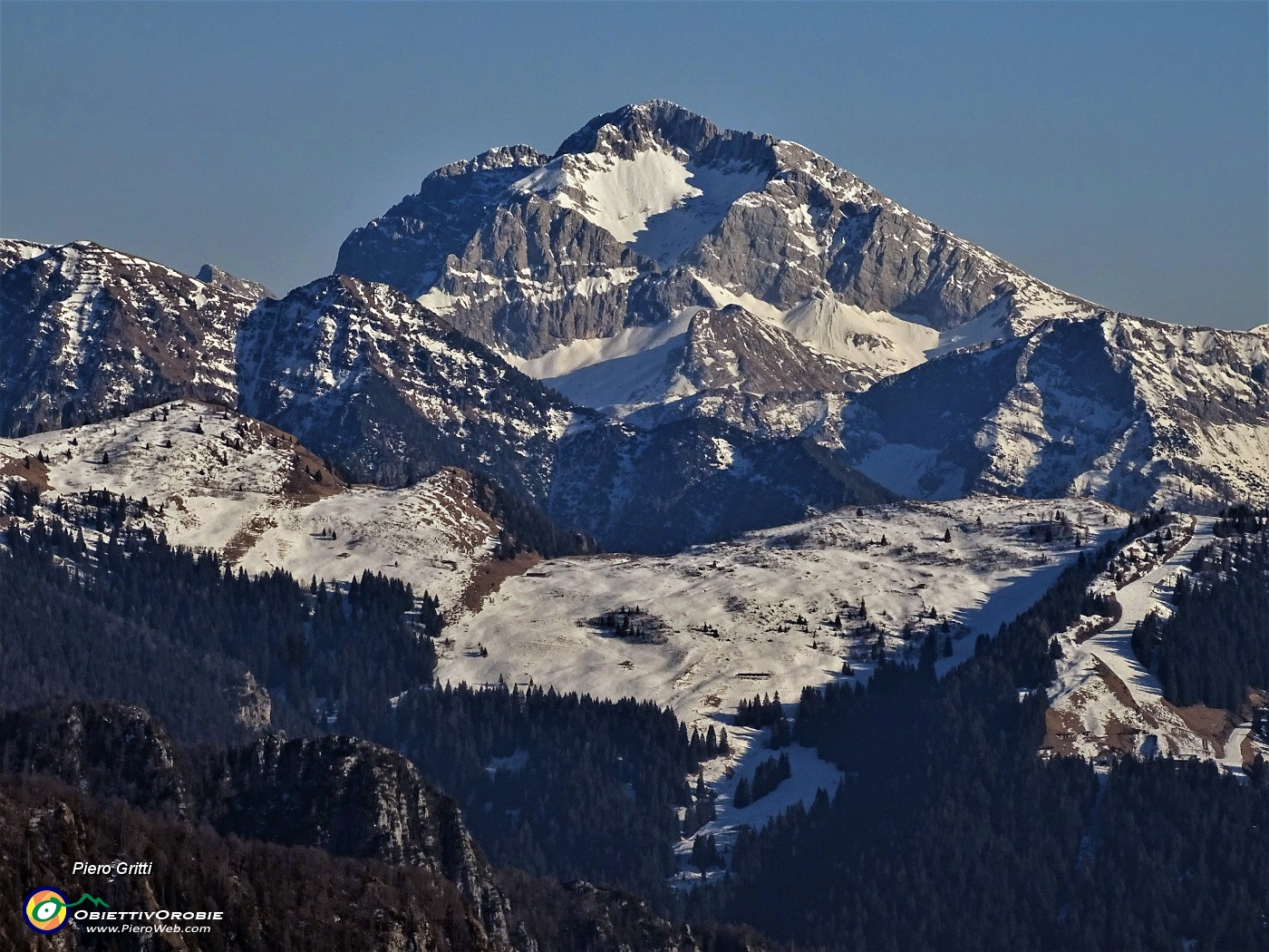 66 Zoom sul Pizzo Arera (2512 m) .JPG -                                